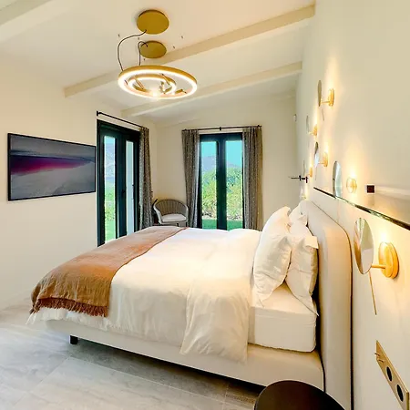 Aurora Villa *