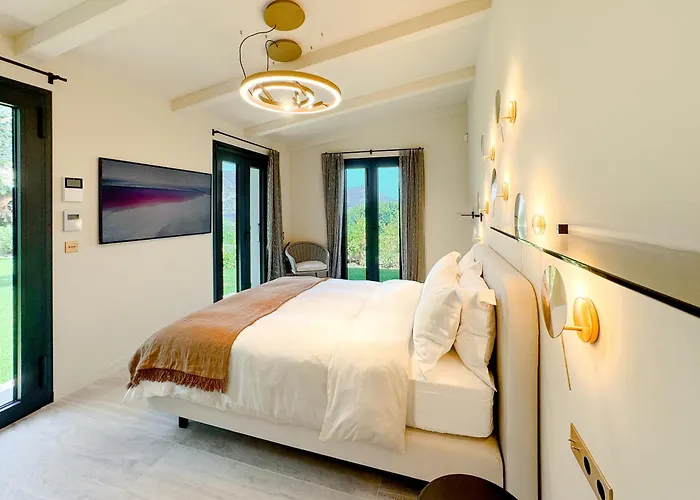 Aurora Villa *
