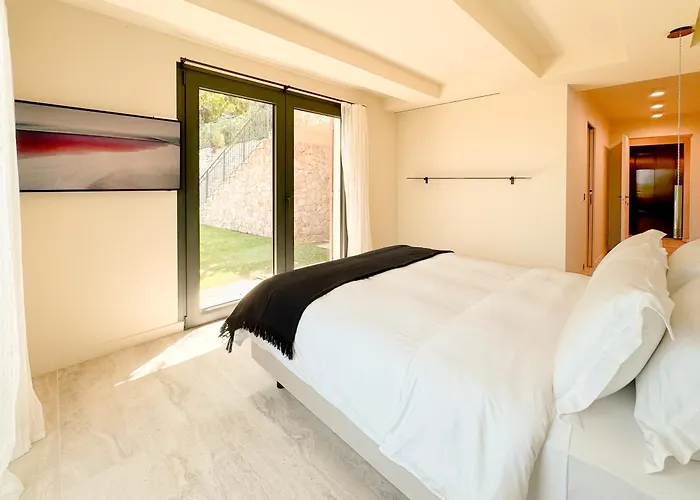 Aurora Villa *